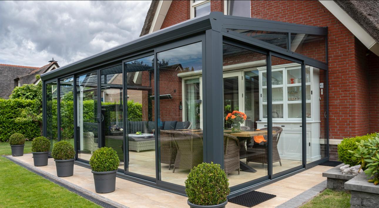 Moderner Glas-Sommergarten in Anthrazit von WIGA Flair in Leipzig