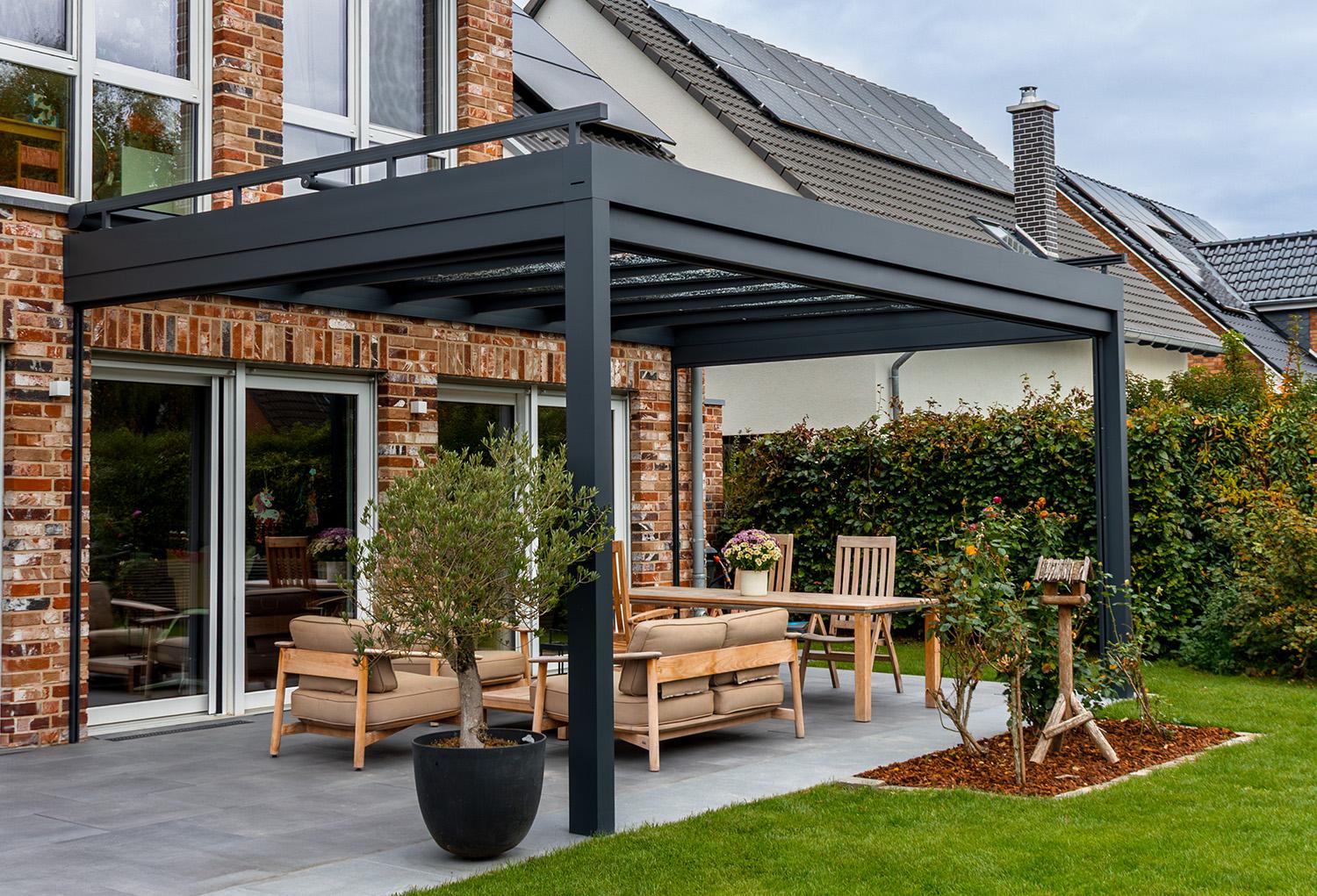 Moderne Terrassenüberdachung aus Aluminium von WIGA Flair in Leipzig